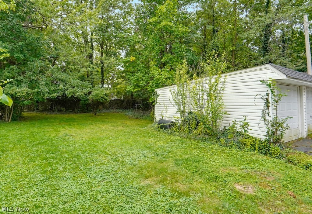 2076 N Green Road Cleveland OH 44121
