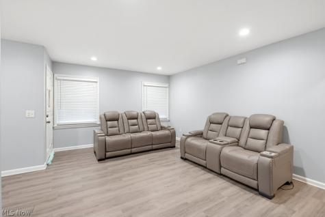 2076 N Green Road Cleveland OH 44121