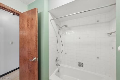 5818 Iva Drive Akron OH 44319