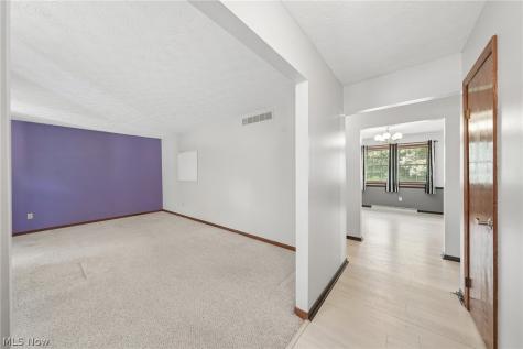 5818 Iva Drive Akron OH 44319