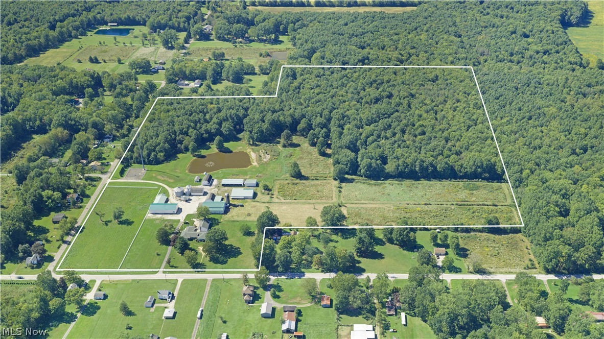 1325 Braceville Robinson Road Southington OH 44470