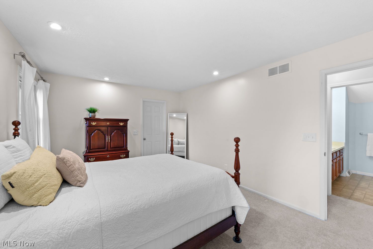 10030 Greenwich Drive Strongsville OH 44136