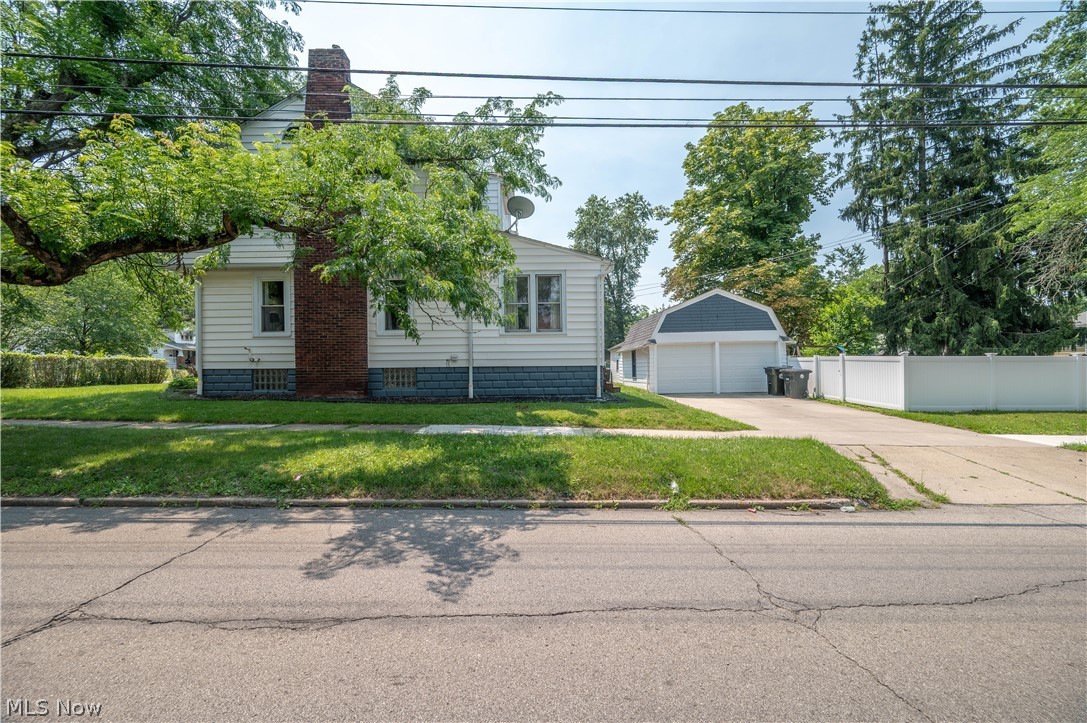 451 Fairmount Avenue NE Warren OH 44483