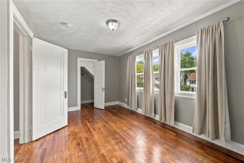 1155 Oxford Road Cleveland Heights OH 44121