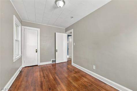 1155 Oxford Road Cleveland Heights OH 44121
