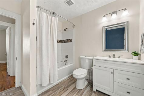 1155 Oxford Road Cleveland Heights OH 44121