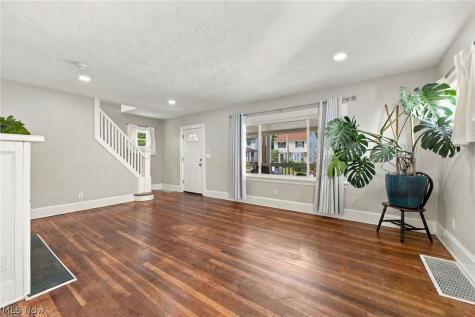 1155 Oxford Road Cleveland Heights OH 44121