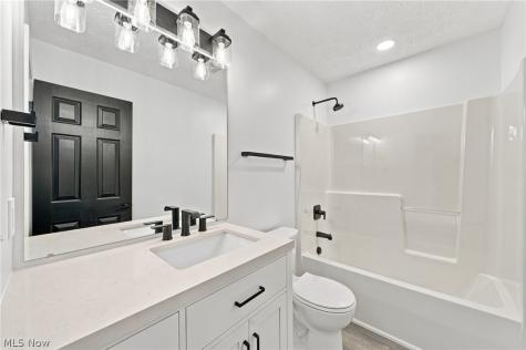 3382 Coopers Trail Lorain OH 44053
