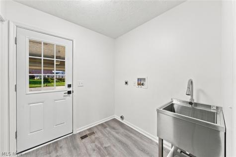 3382 Coopers Trail Lorain OH 44053