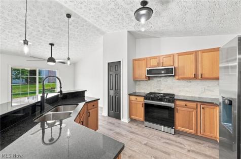 3382 Coopers Trail Lorain OH 44053