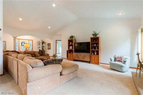 4524 Leawood Drive NE Canton OH 44714