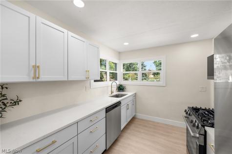 399 Olive Street Elyria OH 44035