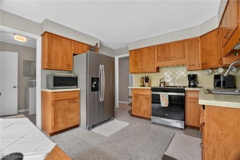 13091 Longwood Avenue Burton OH 44021