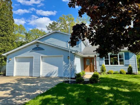 132 Hillcrest Lane Elyria OH 44035