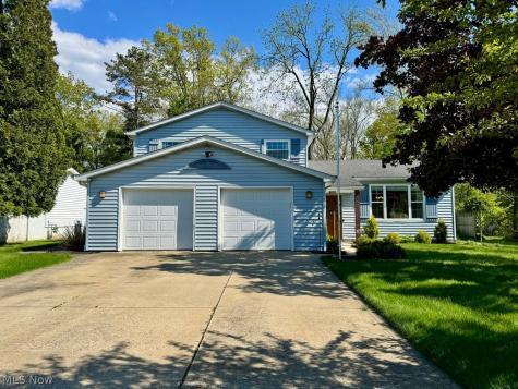 132 Hillcrest Lane Elyria OH 44035