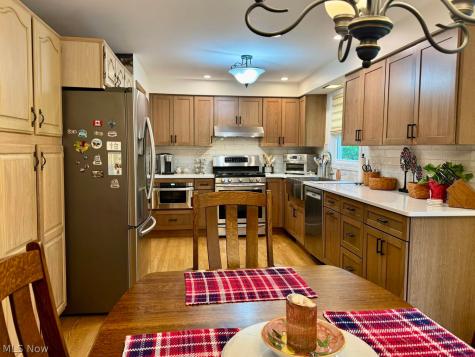 132 Hillcrest Lane Elyria OH 44035
