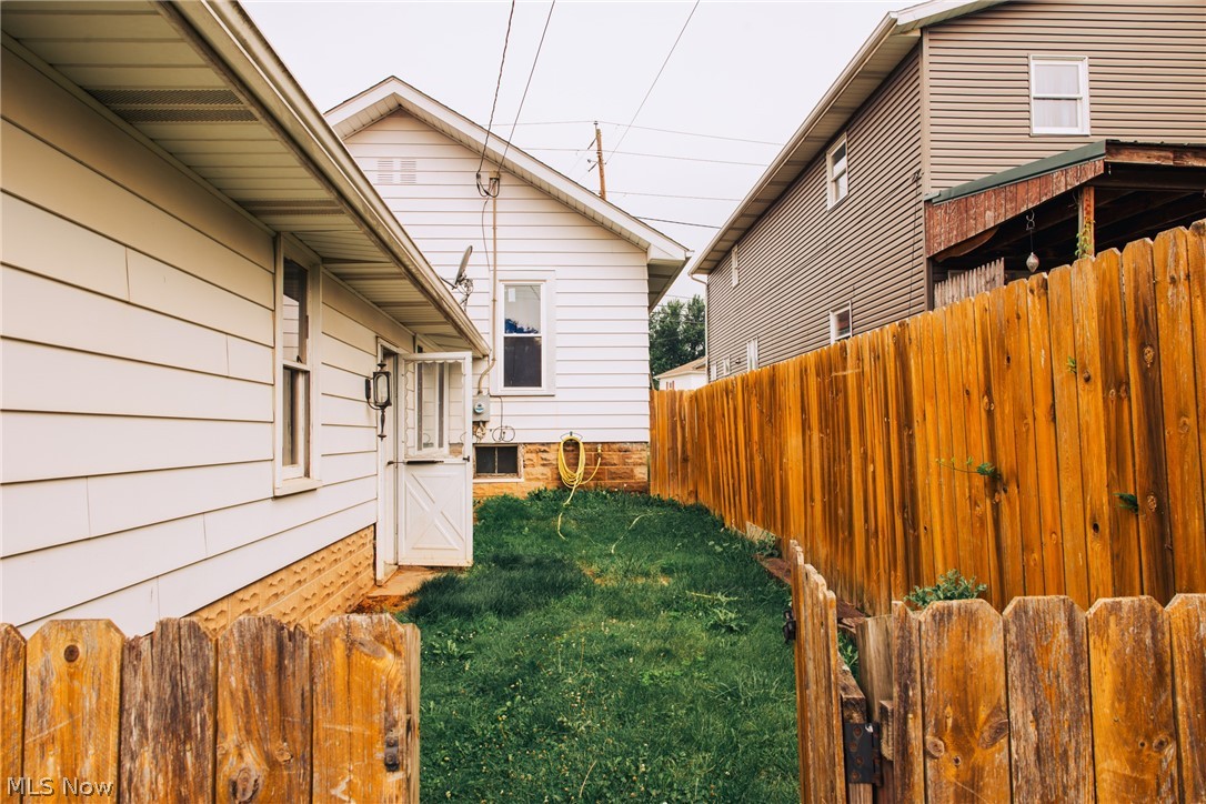 1235 Eastport Avenue Uhrichsville OH 44683