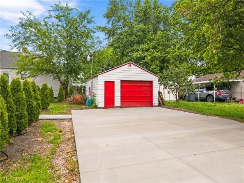 678 Essex Street Akron OH 44306