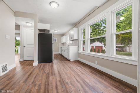 678 Essex Street Akron OH 44306