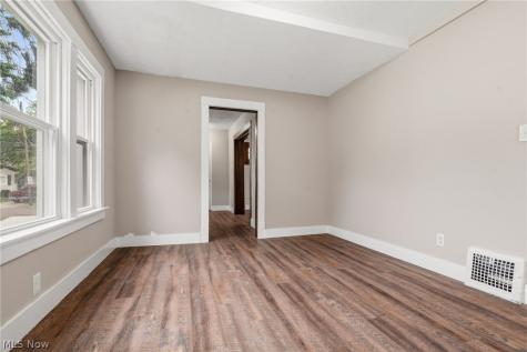 678 Essex Street Akron OH 44306