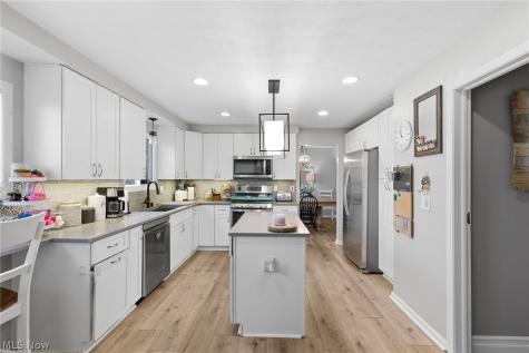 27974 Sanders Lane North Olmsted OH 44070