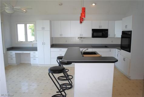 2025 E Erie Avenue Lorain OH 44052