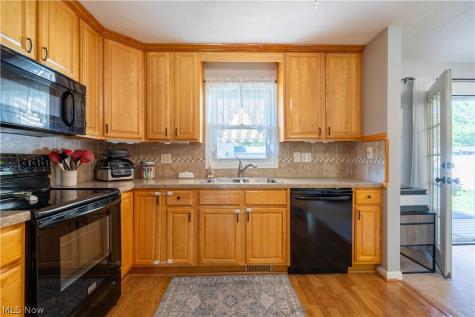 546 Fieldstone Drive Amherst OH 44001