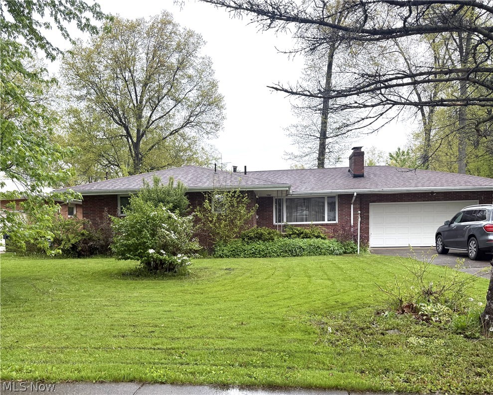 1952 Dodge Drive NW Warren OH 44485