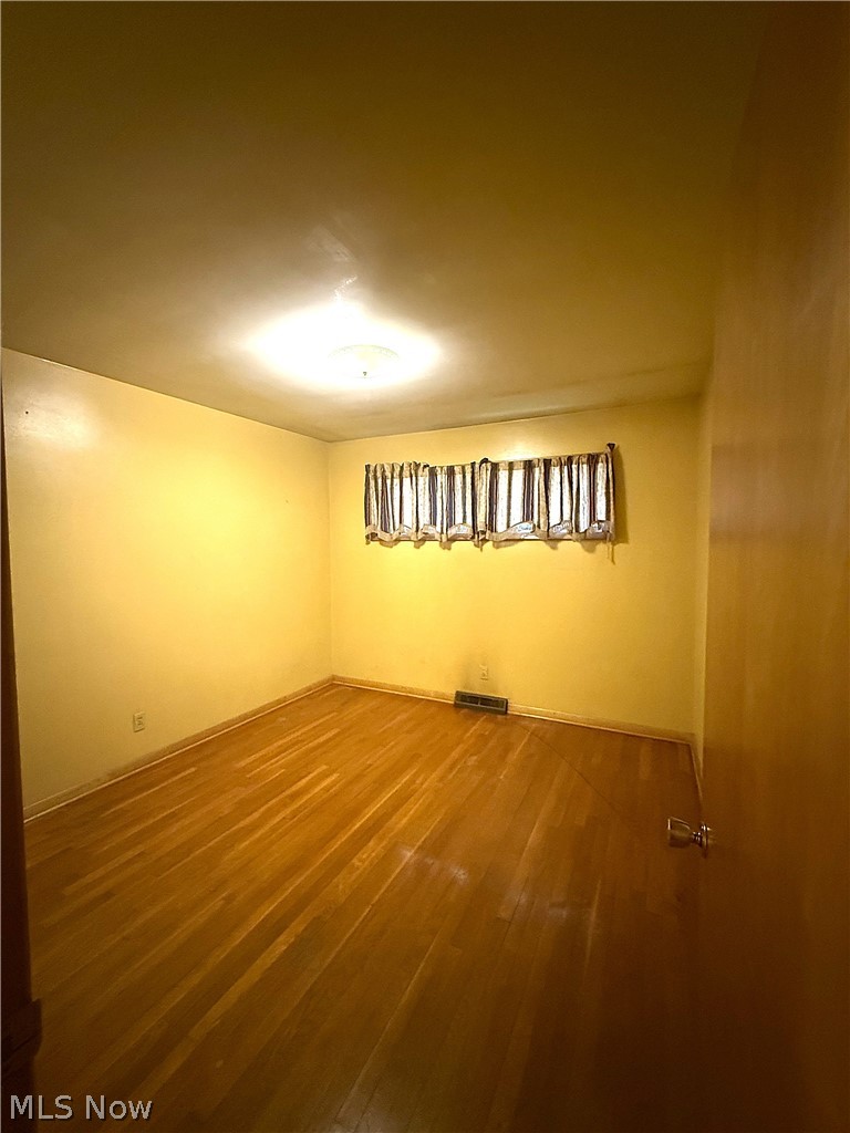 1952 Dodge Drive NW Warren OH 44485