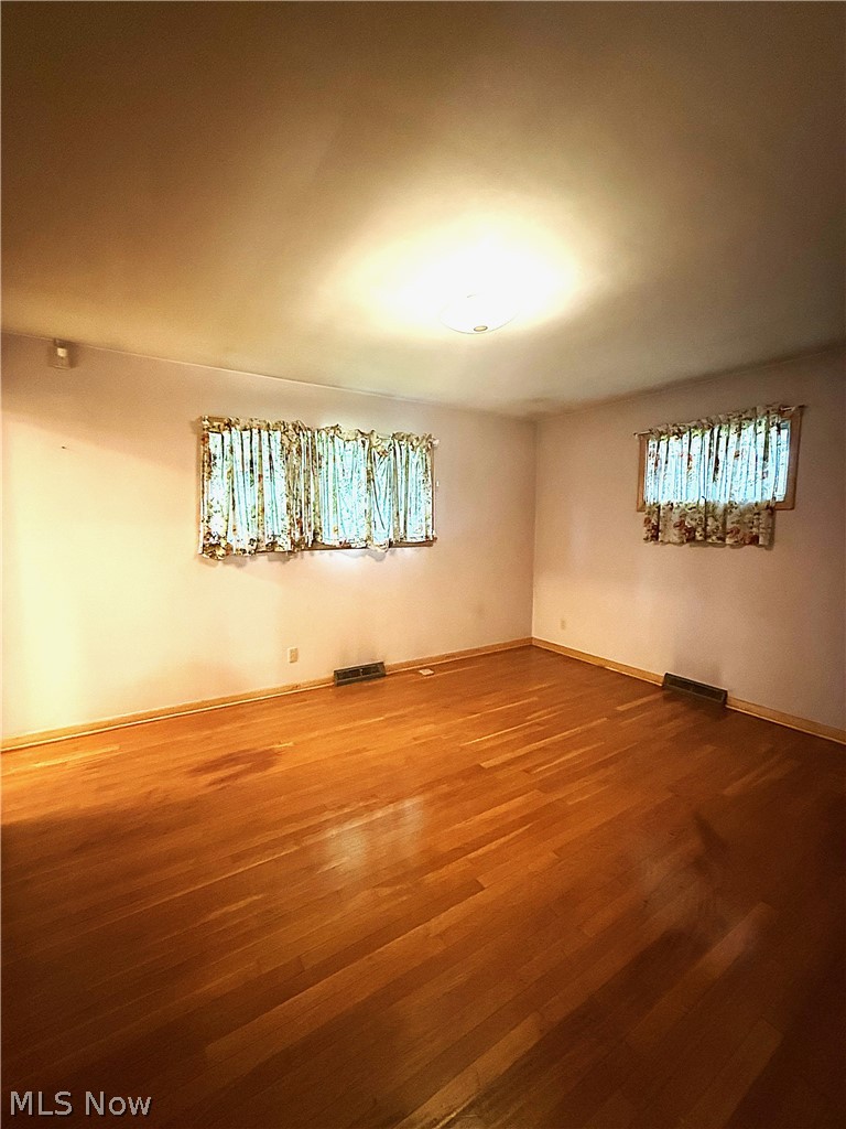 1952 Dodge Drive NW Warren OH 44485