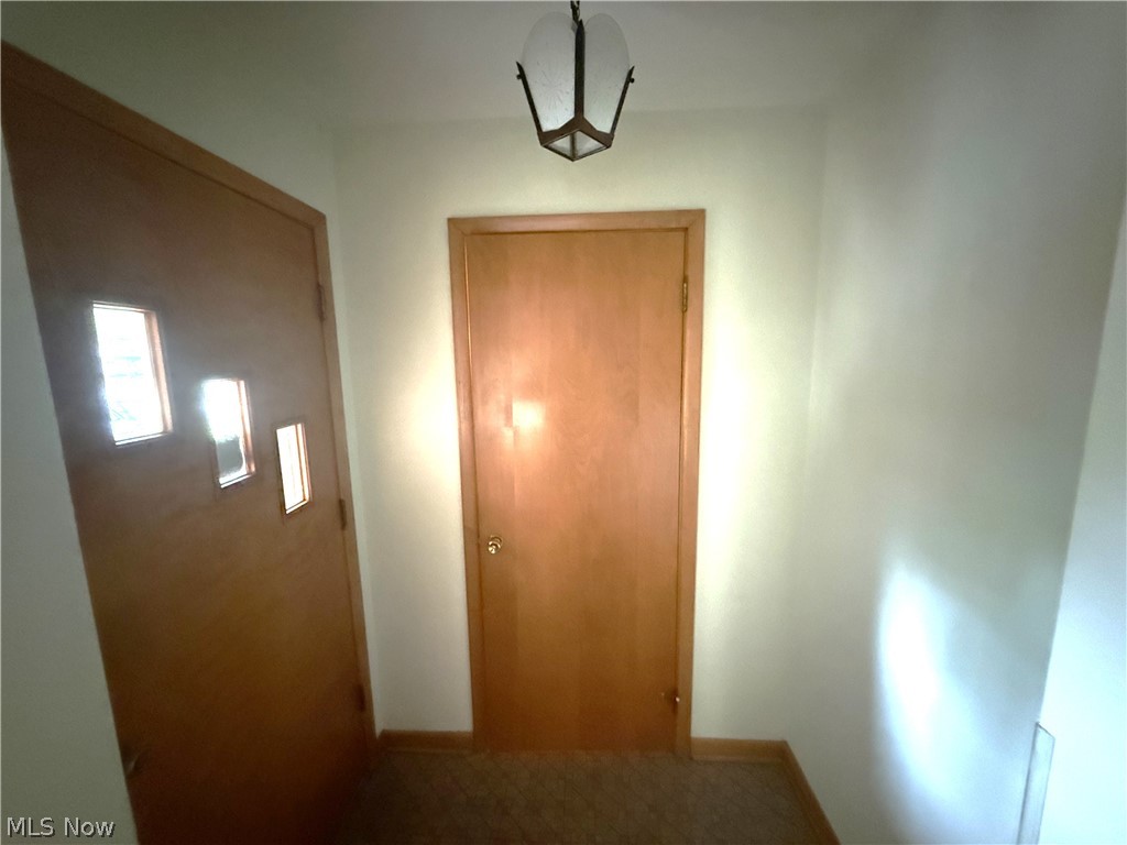 1952 Dodge Drive NW Warren OH 44485