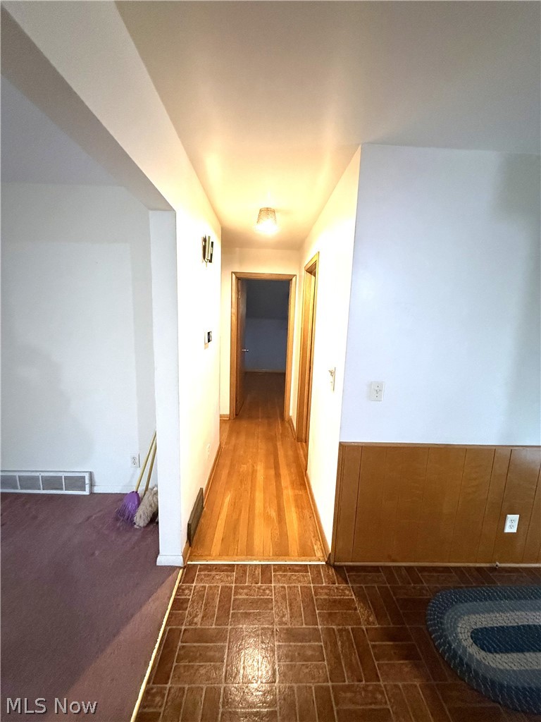 1952 Dodge Drive NW Warren OH 44485