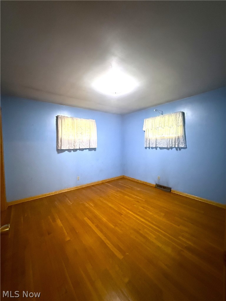 1952 Dodge Drive NW Warren OH 44485