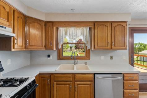 11074 Sagebrush Avenue NE Uniontown OH 44685