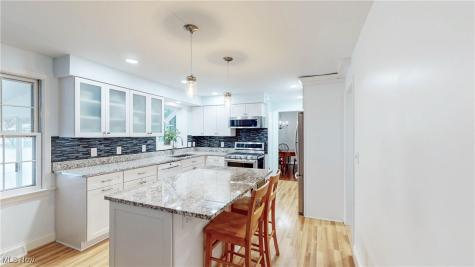 328 Plymouth Drive Bay Village OH 44140