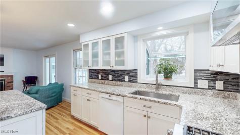 328 Plymouth Drive Bay Village OH 44140