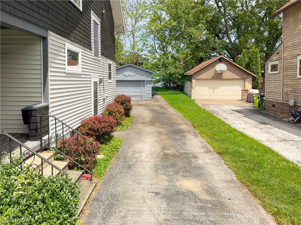 305 Oak Knoll Avenue Newton Falls OH 44444