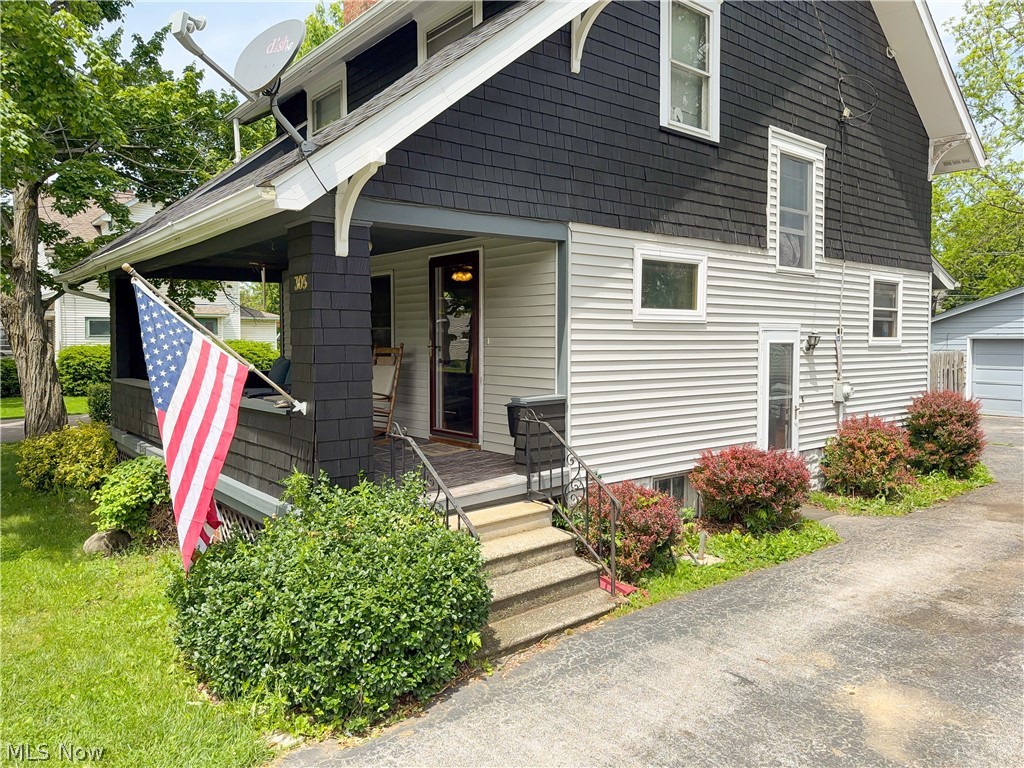 305 Oak Knoll Avenue Newton Falls OH 44444