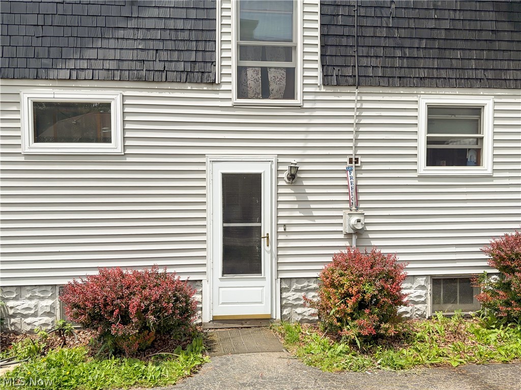305 Oak Knoll Avenue Newton Falls OH 44444