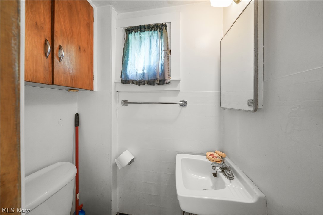 305 Oak Knoll Avenue Newton Falls OH 44444