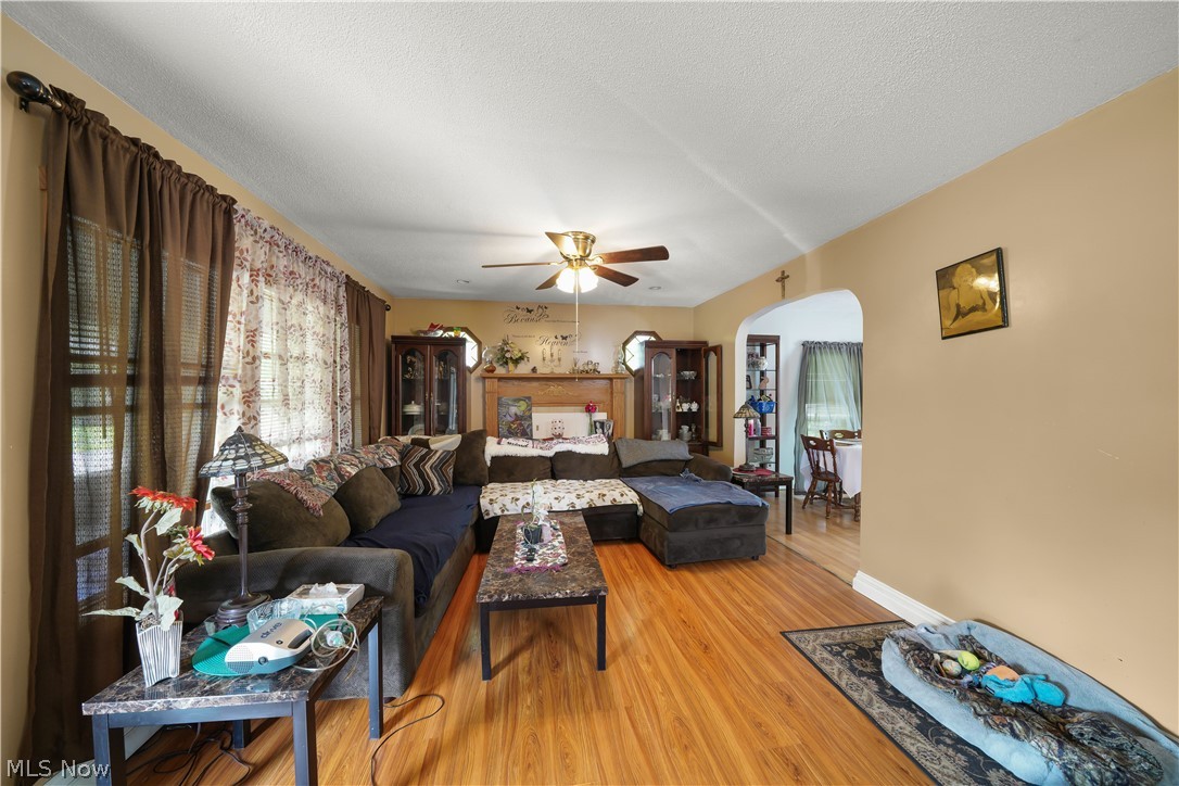 305 Oak Knoll Avenue Newton Falls OH 44444