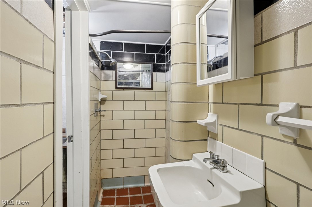 9005 Ansonia Avenue Brooklyn OH 44144