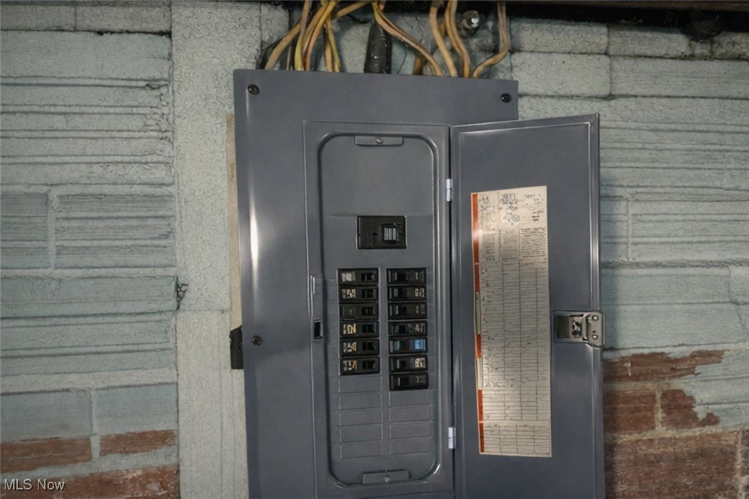 1911 Youngstown Road SE Warren OH 44484