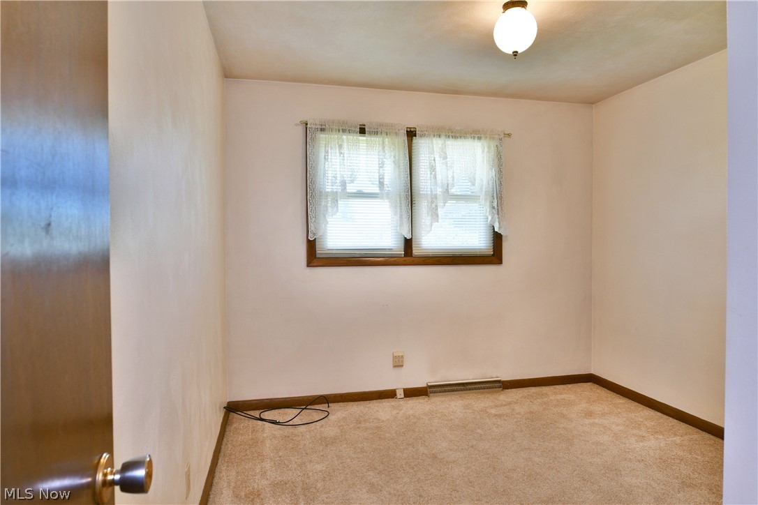 179 E Circle View Drive New Middletown OH 44442