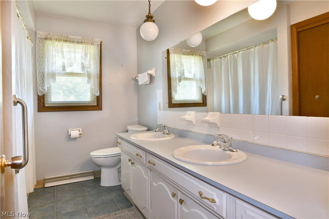 179 E Circle View Drive New Middletown OH 44442
