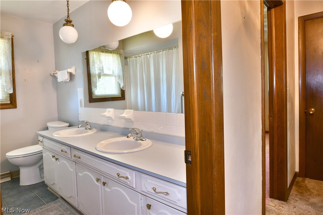 179 E Circle View Drive New Middletown OH 44442