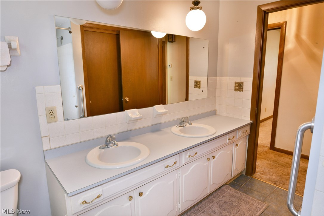 179 E Circle View Drive New Middletown OH 44442