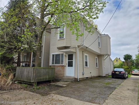 1952 E 124th Place Cleveland OH 44106