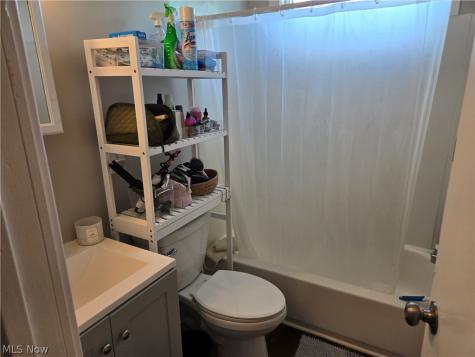 1952 E 124th Place Cleveland OH 44106