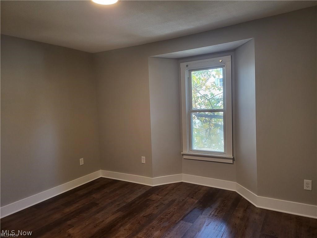 1952 E 124th Place Cleveland OH 44106